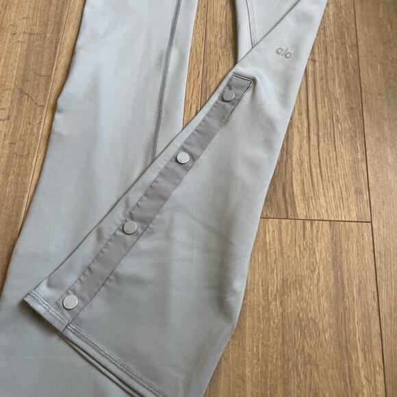 NEW ALO Airlift High Waist Game Changer Legging Cosmic Grey Size XS Flare Leg - Picture 9 of 13